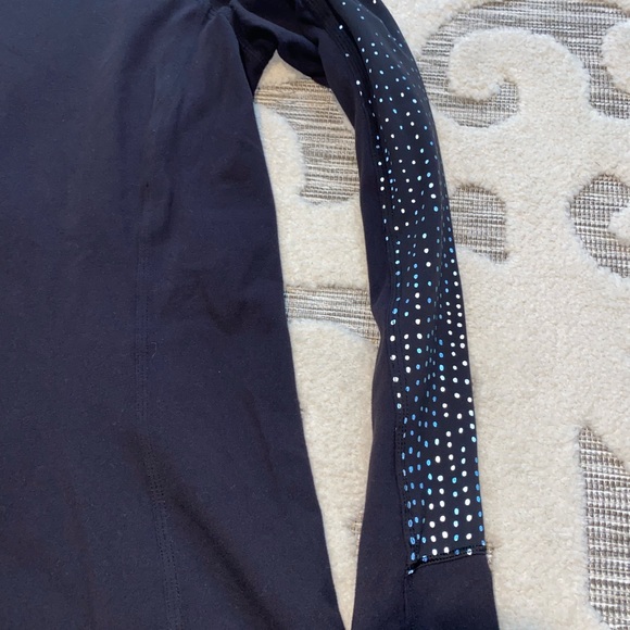 Lululemon Like New Size 10 Running LS. Check out all my Lulu. Bundle and save! - Picture 2 of 3